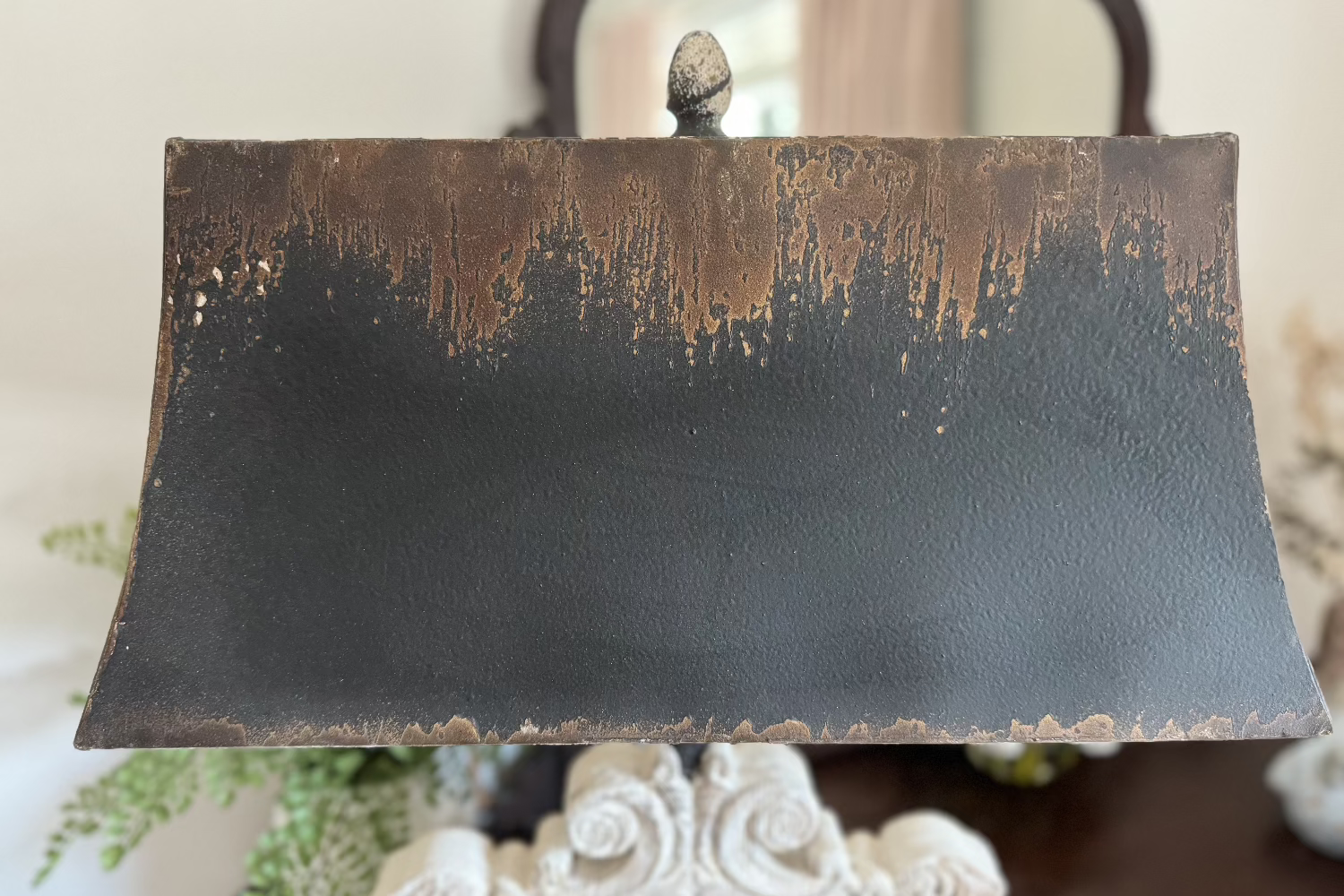 Elegant Distressed French Lamp